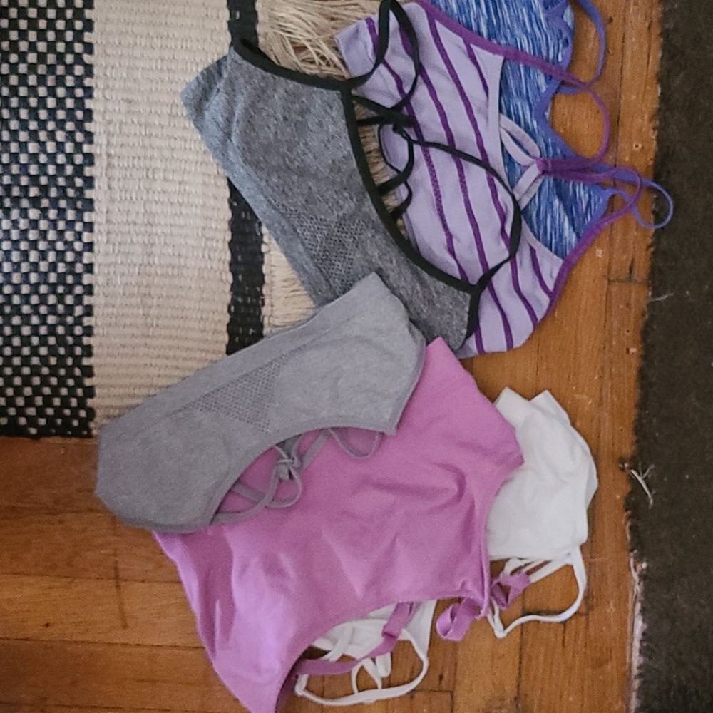 Lot of 7 girls sports bras size medium